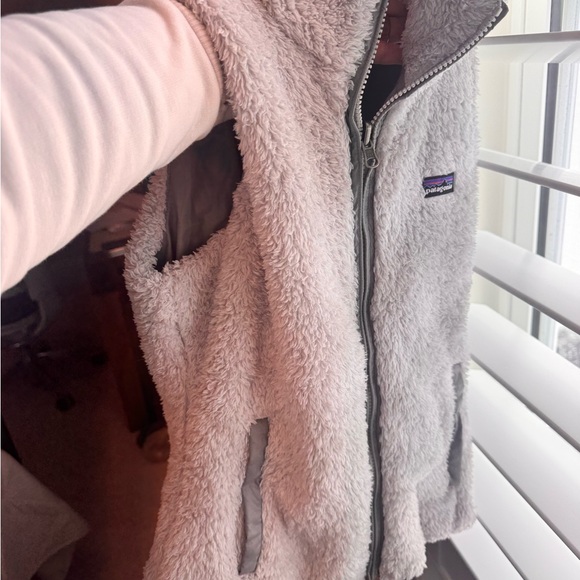 Patagonia Gray and Cream Fleece Vest - Picture 2 of 3